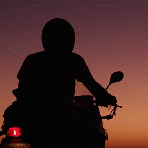 Foto Don’t Swallow My Heart, Alligator Girl!