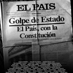 Foto El País con la Constitución