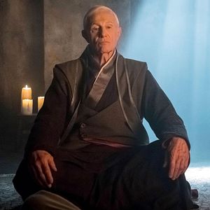 Foto Raymond J. Barry