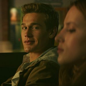 Foto Taylor John Smith