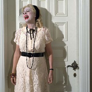 Foto Feud: Capote vs. The Swans