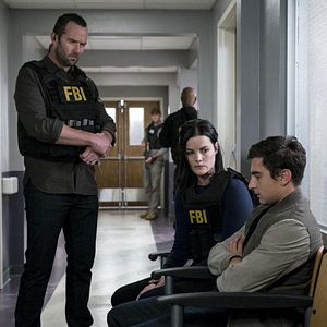 Foto Sullivan Stapleton