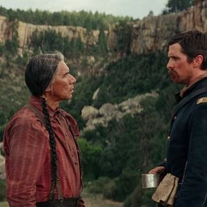 Foto Hostiles: Violencia americana