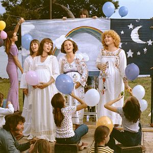 Foto Una canta, la otra no