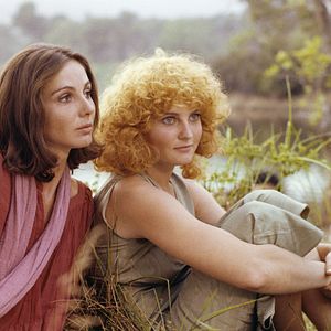 Foto Una canta, la otra no