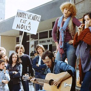 Foto Una canta, la otra no