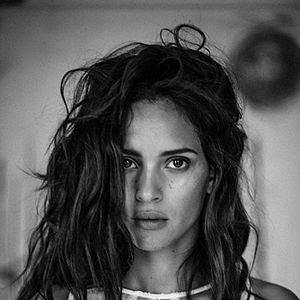 Foto Adria Arjona