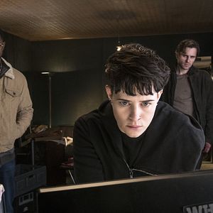 Foto Cameron Britton