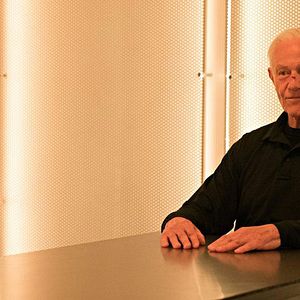 Foto Raymond J. Barry