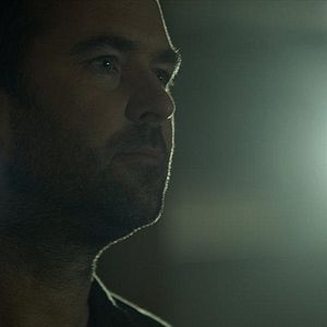 Foto Sullivan Stapleton