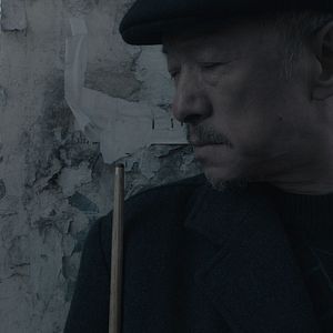 Foto Un elefante sentado y quieto