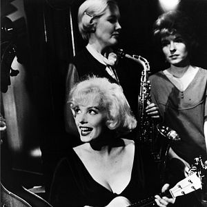 Foto Con faldas y a lo loco