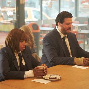 Foto Cameron Britton