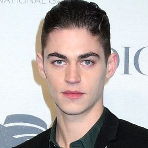 Foto Hero Fiennes Tiffin