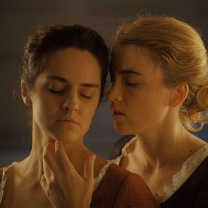 Foto Retrato de una mujer en llamas