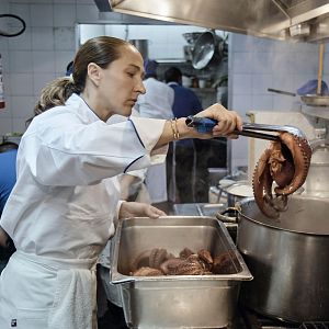 Foto A Tale Of Two Kitchens