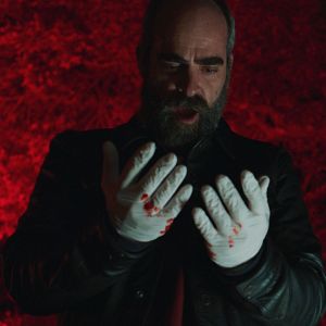 Foto Quien a hierro mata