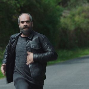 Foto Quien a hierro mata