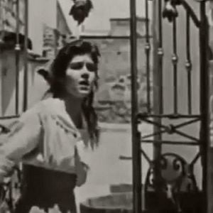 Foto El Automovil gris