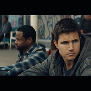 Foto Code 8: Renegados