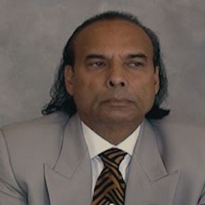 Foto Bikram: Yogi, Guru, Predator