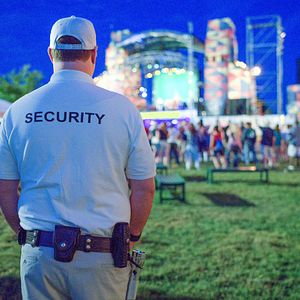 Foto Cameron Britton