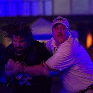 Foto Cameron Britton