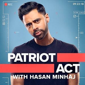 Foto Patriota no deseado con Hasan Minhaj