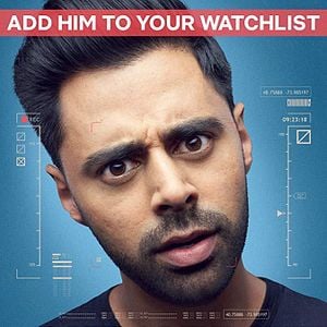 Foto Patriota no deseado con Hasan Minhaj