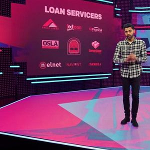 Foto Patriota no deseado con Hasan Minhaj