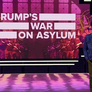 Foto Patriota no deseado con Hasan Minhaj