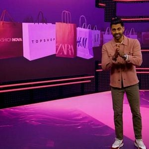 Foto Patriota no deseado con Hasan Minhaj