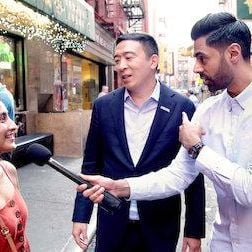 Foto Patriota no deseado con Hasan Minhaj