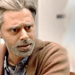 Foto Patriota no deseado con Hasan Minhaj