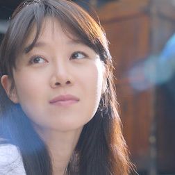 Foto When the Camellia Blooms