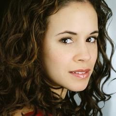 Foto Charise Castro Smith