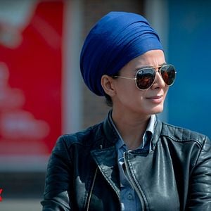 Foto Mira, la chica del tren