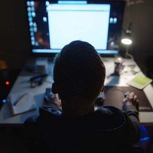 Foto Shiny_Flakes: El cibernarco adolescente