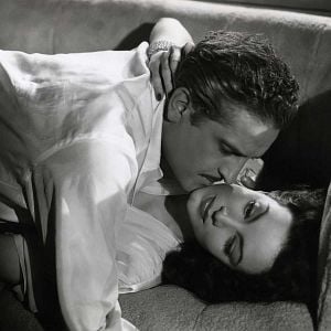 Foto La diosa arrodillada