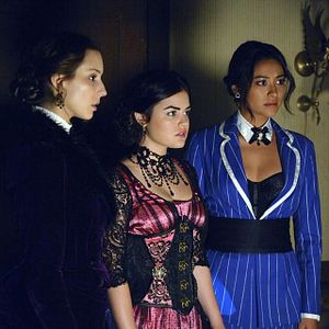 Foto Troian Bellisario