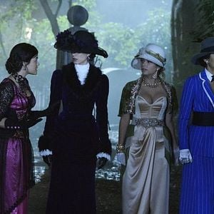 Foto Troian Bellisario