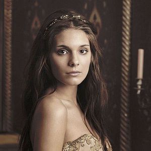 Foto Caitlin Stasey