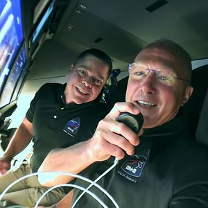 Foto Return To Space