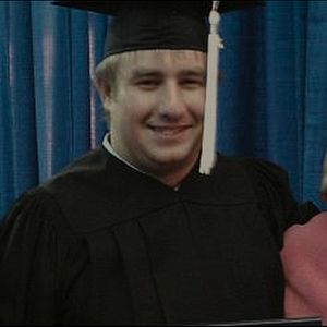 Foto Red de engaños: Muertes, mentiras e Internet