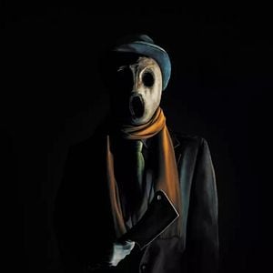 Foto He’s Watching