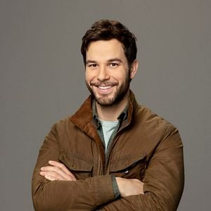 Foto Skylar Astin