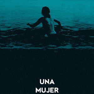 Foto Una mujer en el mar