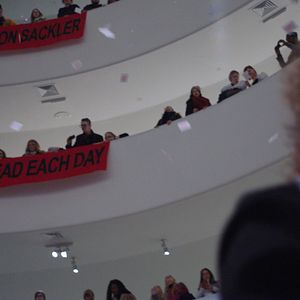 Foto All The Beauty And The Bloodshed