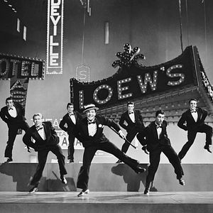 Foto Cantando bajo la lluvia