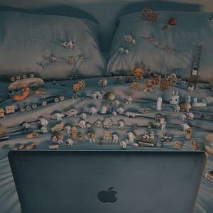 Foto Marcel The Shell With Shoes On